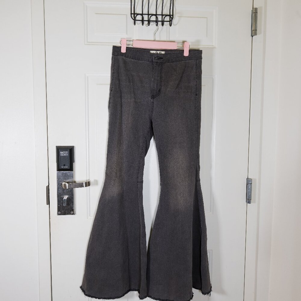 We The Free Bell Bottoms Jeans – Charcoal– Super Flared – Size 28